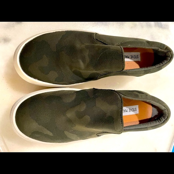 Excellent Condition Steve Madden Camo Slip On Sneakers. Worn once. - Picture 2 of 6